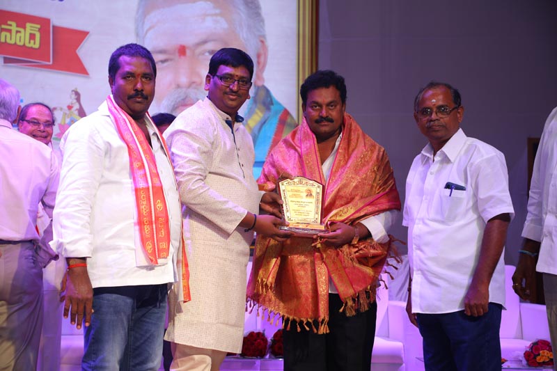 Sri Mulugu Ramalingeshwara Varaprasad Siddhanti was honoured with Jyotishyasastra Vignana Visharadha at Tummalapalli Kalakshetram, Vijayawada (280)
